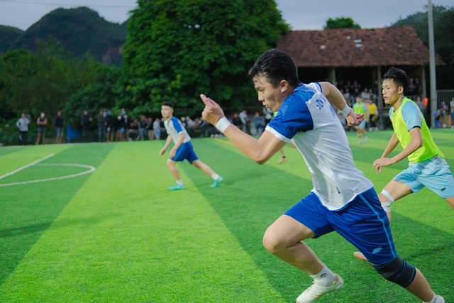 並以高價售